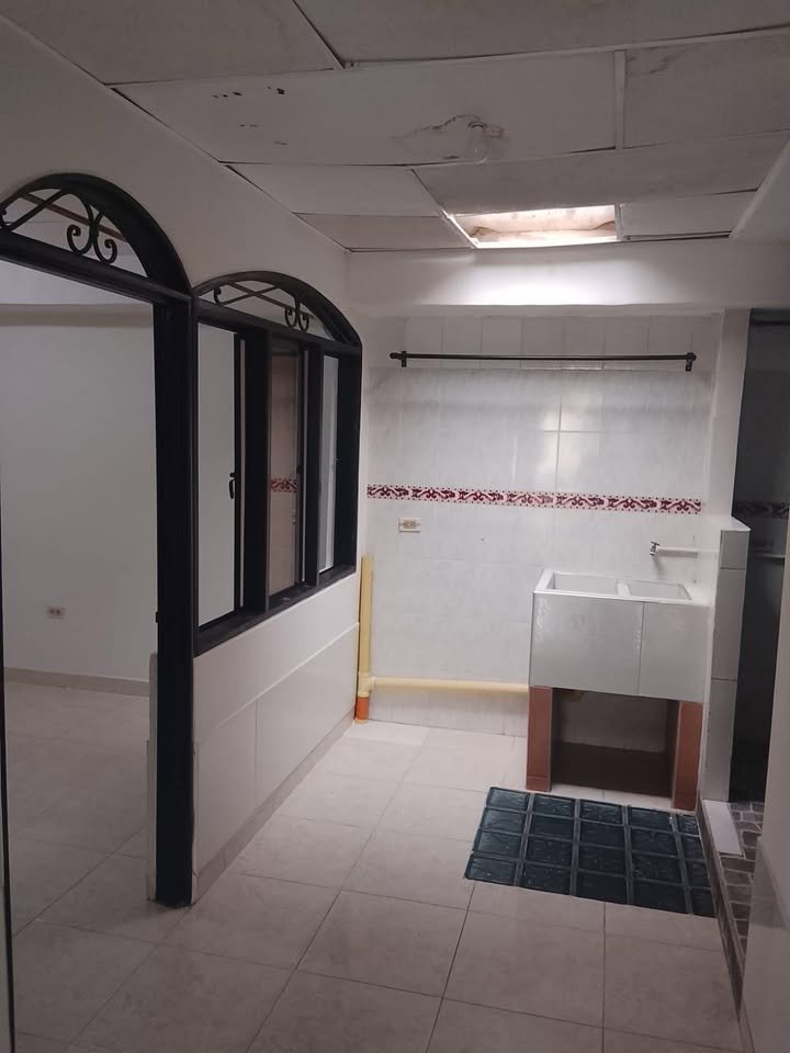 🏠✨ Se arrienda apartamento en 2° piso – Excelente ubicación - Imagen 3