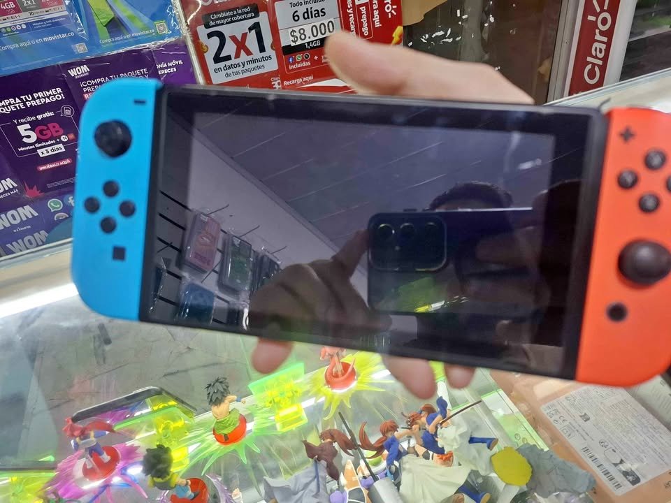 Nintendo Switch Standart 256Gb y 8 juegos